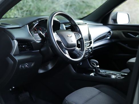 Used 2023 Chevrolet Traverse LT FWD image 9