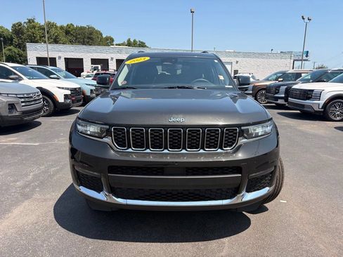 Used 2023 Jeep Grand Cherokee L Limited AWD/4WD image 2