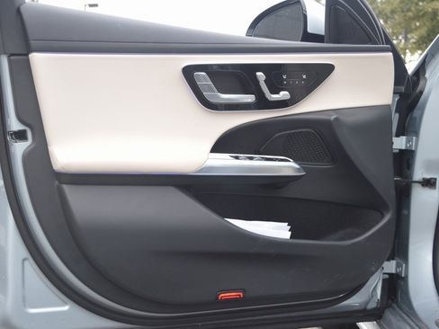 Used 2025 Mercedes-Benz E 350 Sedan image 11