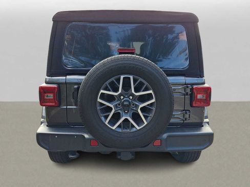 Used 2024 Jeep Wrangler Unlimited Sahara w/ Technology Group AWD/4WD image 29