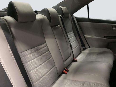 Used 2017 Toyota Camry SE w/ Moonroof Package FWD image 30