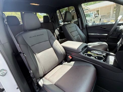 Used 2024 Honda Ridgeline Black Edition image 11