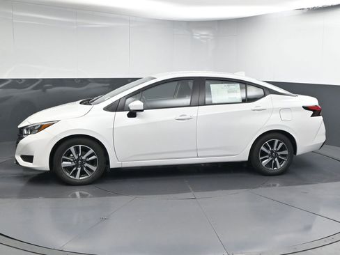 Used 2025 Nissan Versa SV w/ Trunk Package FWD image 4