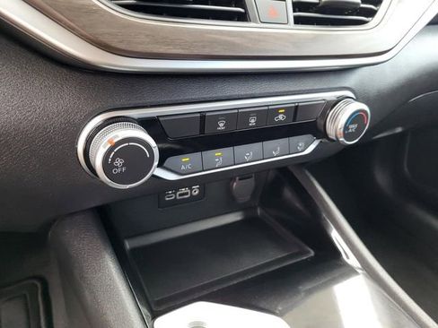 Used 2024 Nissan Altima 2.5 SV FWD image 11
