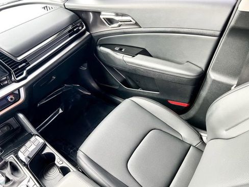 Certified 2024 Kia Sportage EX image 12