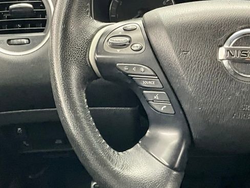 Used 2020 Nissan Pathfinder SV image 14