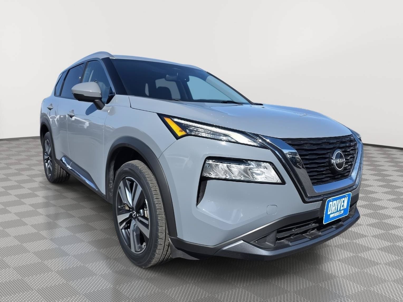 Used 2023 Nissan Rogue SL AWD/4WD image 3