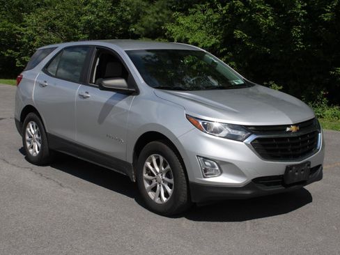 Used 2021 Chevrolet Equinox LS AWD/4WD image 3
