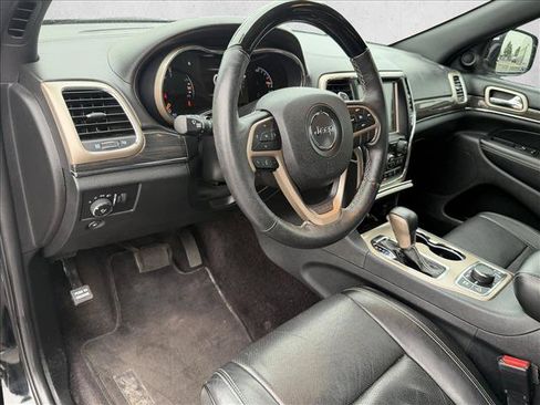 Used 2017 Jeep Grand Cherokee Overland AWD/4WD image 9