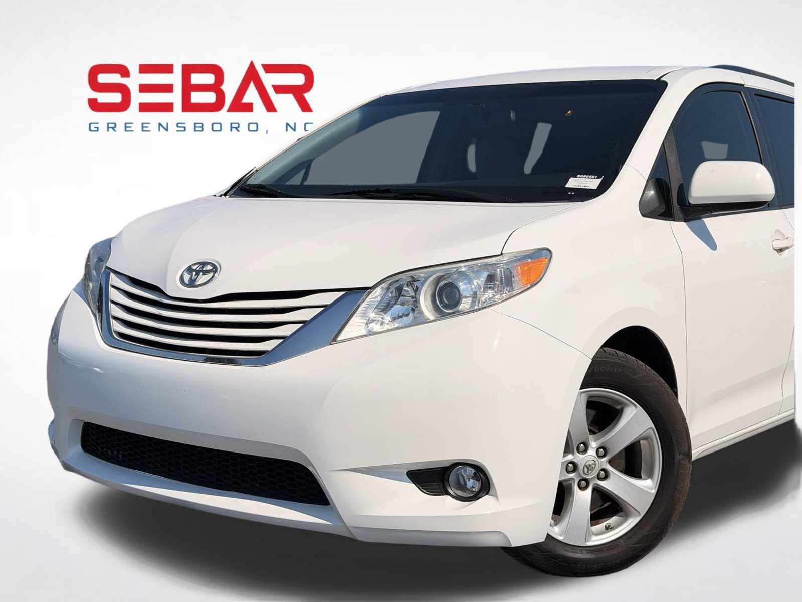 Used 2015 Toyota Sienna LE FWD image 2