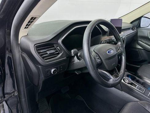 Used 2020 Ford Escape Titanium image 9