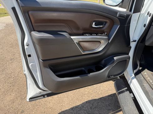 Used 2019 Nissan Titan Platinum Reserve AWD/4WD image 9