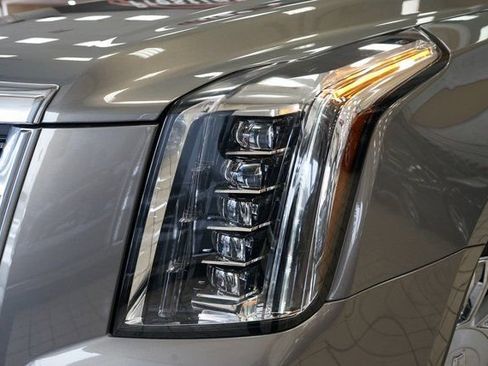 Used 2017 Cadillac Escalade Platinum image 27