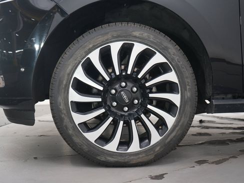 Used 2024 Lincoln Navigator L Black Label AWD/4WD image 34
