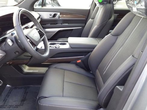 New 2026 Cadillac Vistiq Luxury image 5