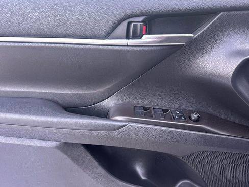 Used 2022 Toyota Camry SE image 10