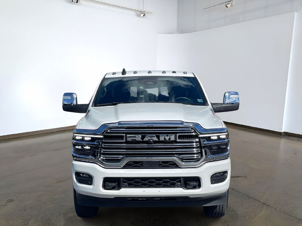 Used 2025 RAM 2500 Laramie AWD/4WD image 2