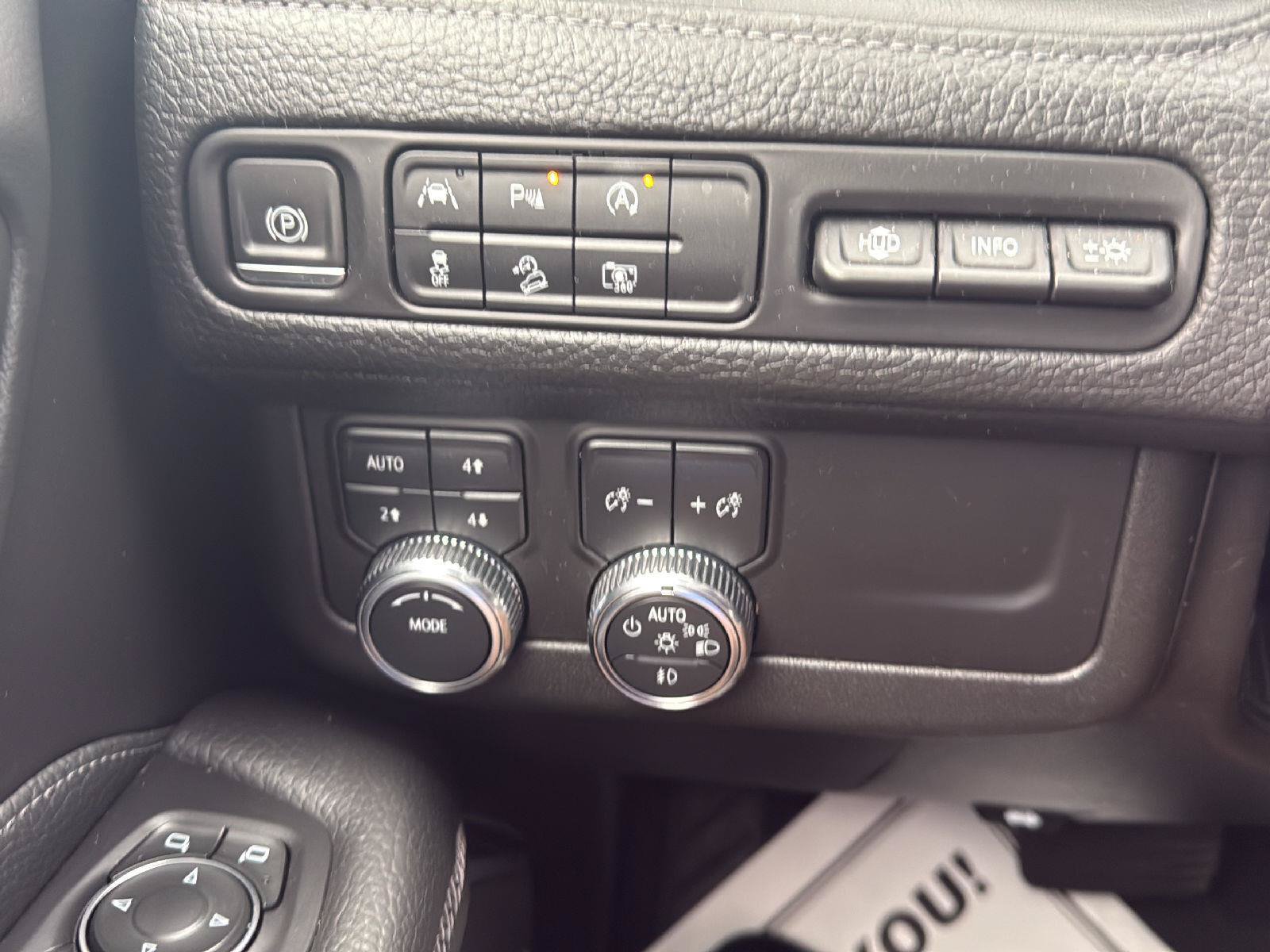Used 2023 GMC Yukon Denali AWD/4WD image 13