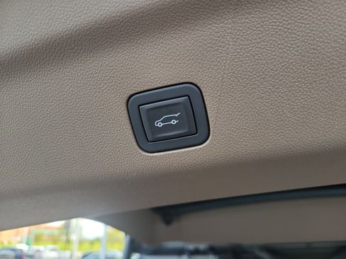 Used 2025 GMC Yukon XL Denali w/ Sun & Power Step Package AWD/4WD image 8