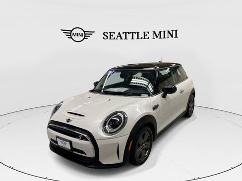 Used 2024 MINI Cooper SE FWD image 1