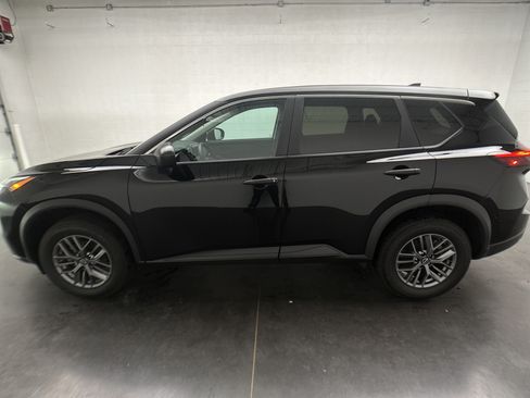Used 2024 Nissan Rogue S AWD/4WD image 6