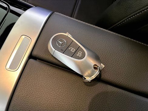 Used 2024 Mercedes-Benz GLC 300 4MATIC image 15