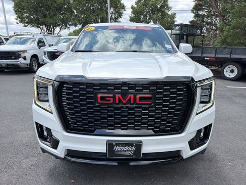 Used 2021 GMC Yukon Denali w/ Denali Ultimate Package AWD/4WD image 3