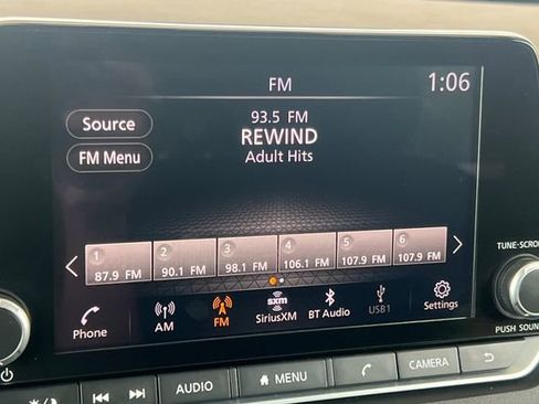 Used 2023 Nissan Rogue S image 25