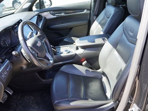 Used 2022 Cadillac XT6 Sport w/ Technology Package image 6