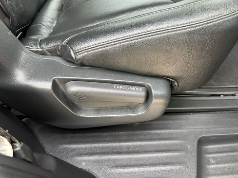 Used 2019 Nissan Pathfinder SV image 17