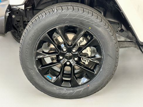 Used 2023 Jeep Wrangler Unlimited Sahara AWD/4WD image 34