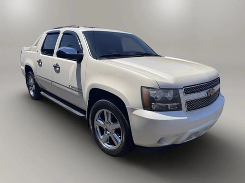 Used 2012 Chevrolet Avalanche LTZ AWD/4WD image 4