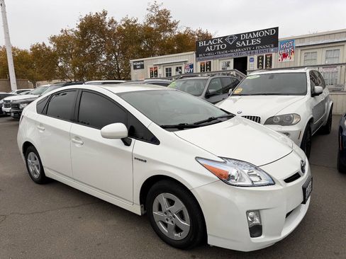 Used 2010 Toyota Prius Three image 3