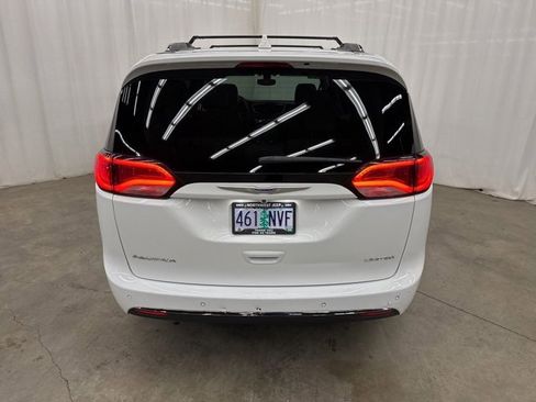 Used 2020 Chrysler Pacifica Limited image 26