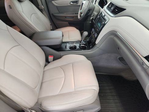 Used 2017 Chevrolet Traverse LT FWD image 10