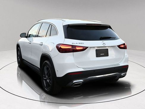 Certified 2025 Mercedes-Benz GLA 250 image 4