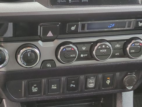 Used 2017 Toyota Tacoma SR5 image 26