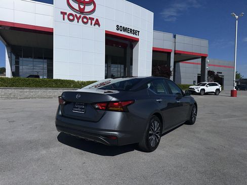 Used 2025 Nissan Altima 2.5 SV FWD image 5