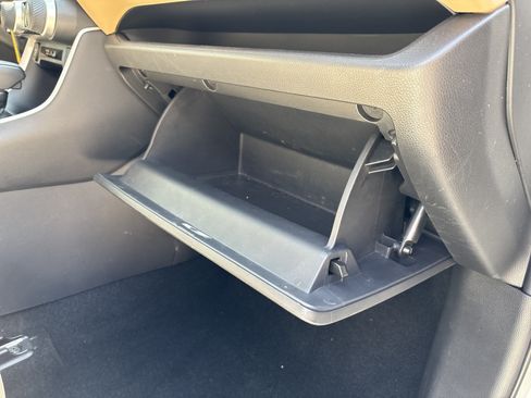 Used 2022 Toyota RAV4 LE FWD image 27