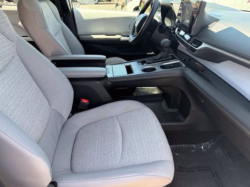 Certified 2026 Toyota Sienna LE FWD image 17