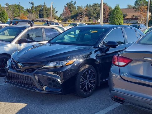 Used 2023 Toyota Camry SE image 12