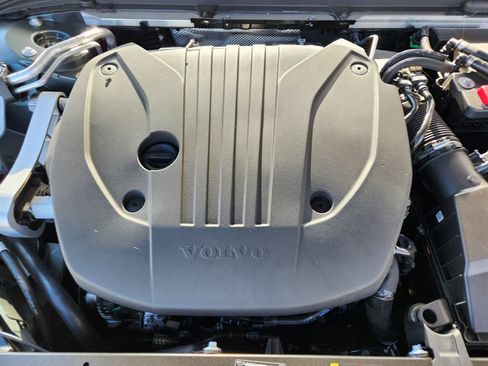 New 2026 Volvo V60 B5 Cross Country Ultra w/ Protection Package Premier image 19