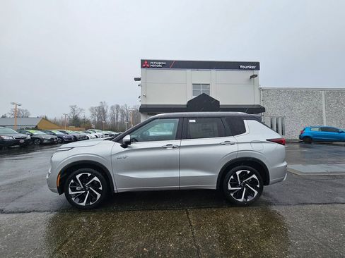 New 2025 Mitsubishi Outlander SEL image 8