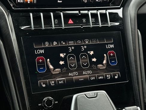 Used 2022 Lamborghini Urus image 19