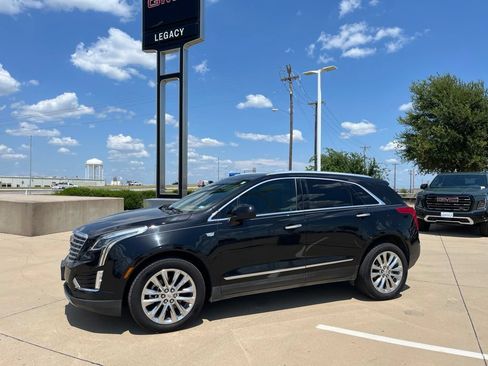 Used 2017 Cadillac XT5 Platinum AWD/4WD image 1