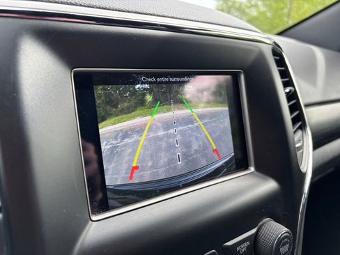 Used 2020 Jeep Grand Cherokee Laredo AWD/4WD image 20