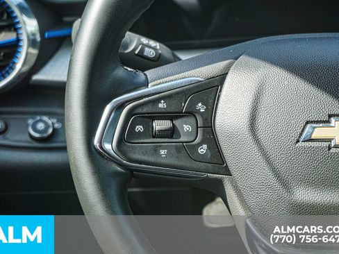 Used 2025 Chevrolet Trax LT w/ LT Convenience Package FWD image 32