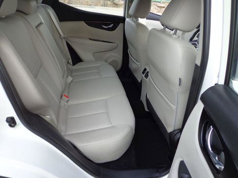 Used 2018 Nissan Rogue Sport SL image 16