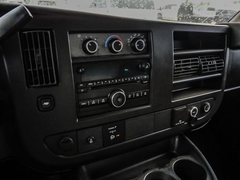 Used 2017 Chevrolet Express 3500 RWD image 16