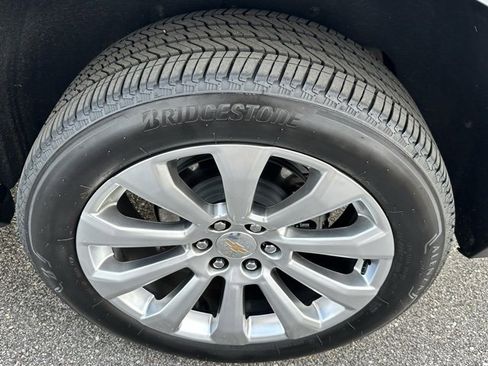 Used 2025 Chevrolet Suburban Premier image 26